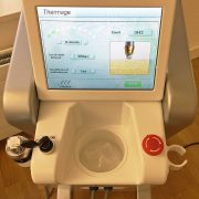 Radiofrequenz Behandlung und Microneedling