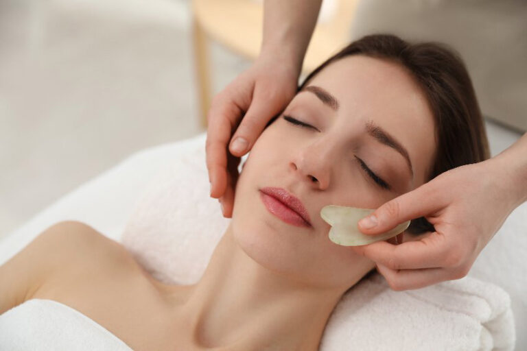 Gesichtsbehandlung Gua Sha