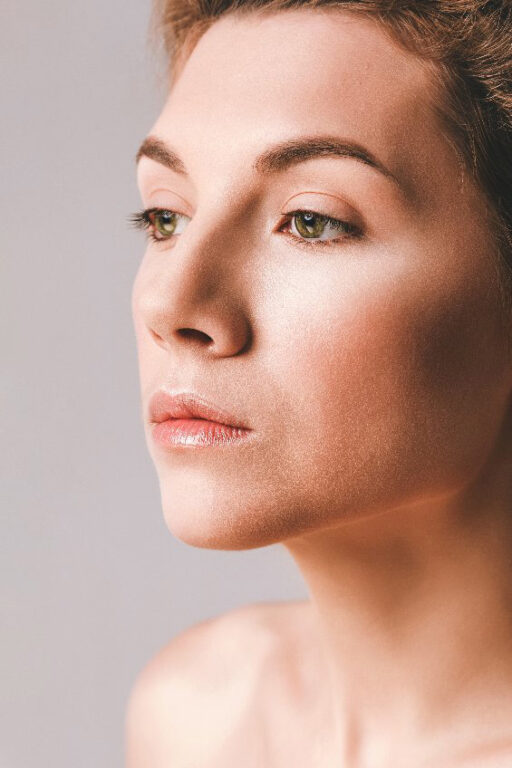 Wangenknochen und Doppelkinn Gua Sha